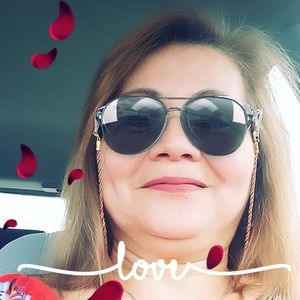 Meet your Posher, Yanira